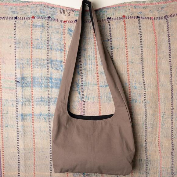 Upcycled carhartt hobo bag - Picture 5 of 6